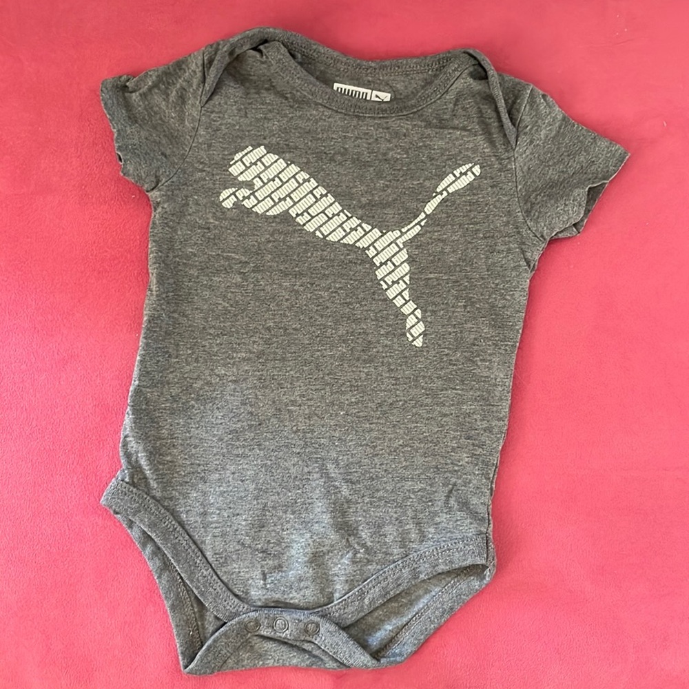 Puma bodysuit. Short sleeve. 0-6 month baby.